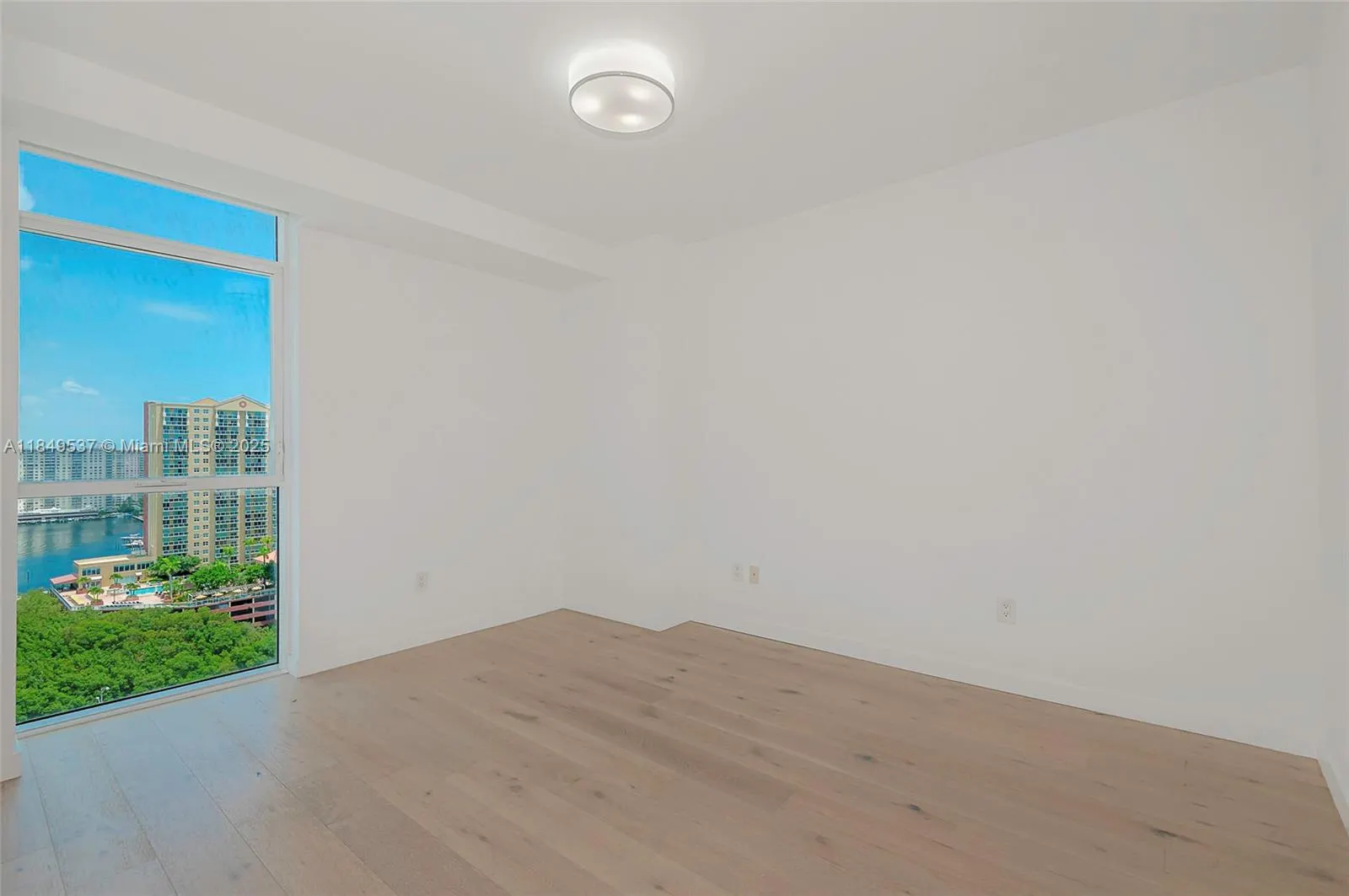 400 Sunny Isles Blvd, #1819