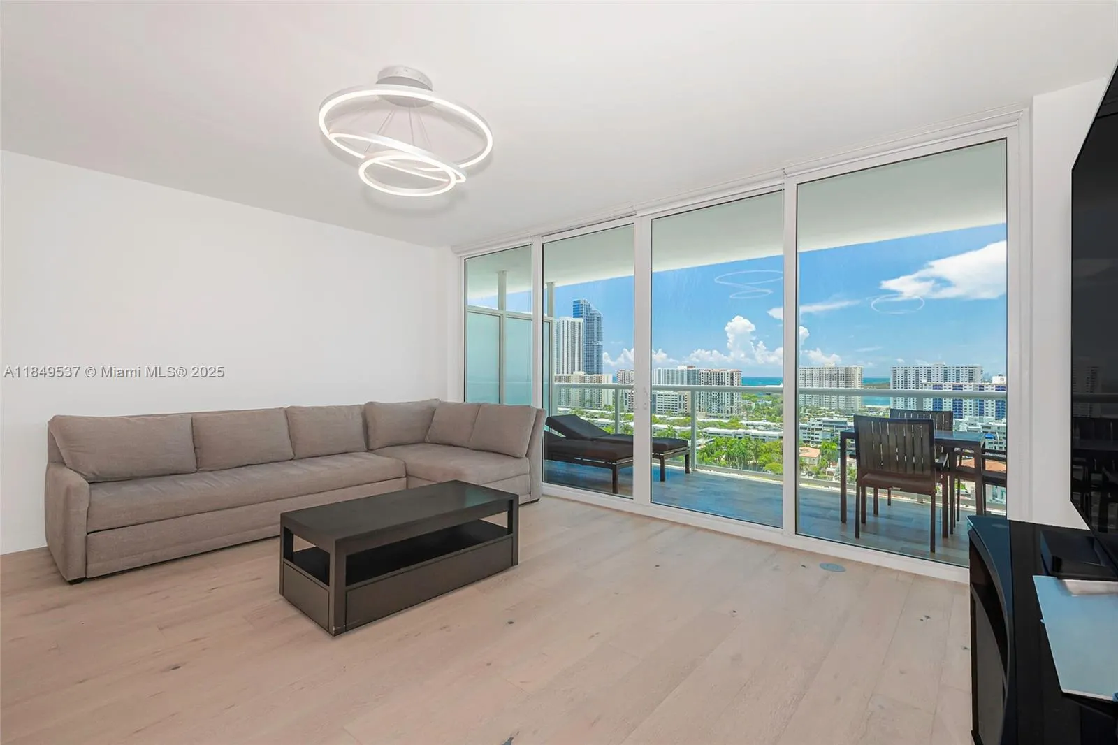 400 Sunny Isles Blvd, #1819