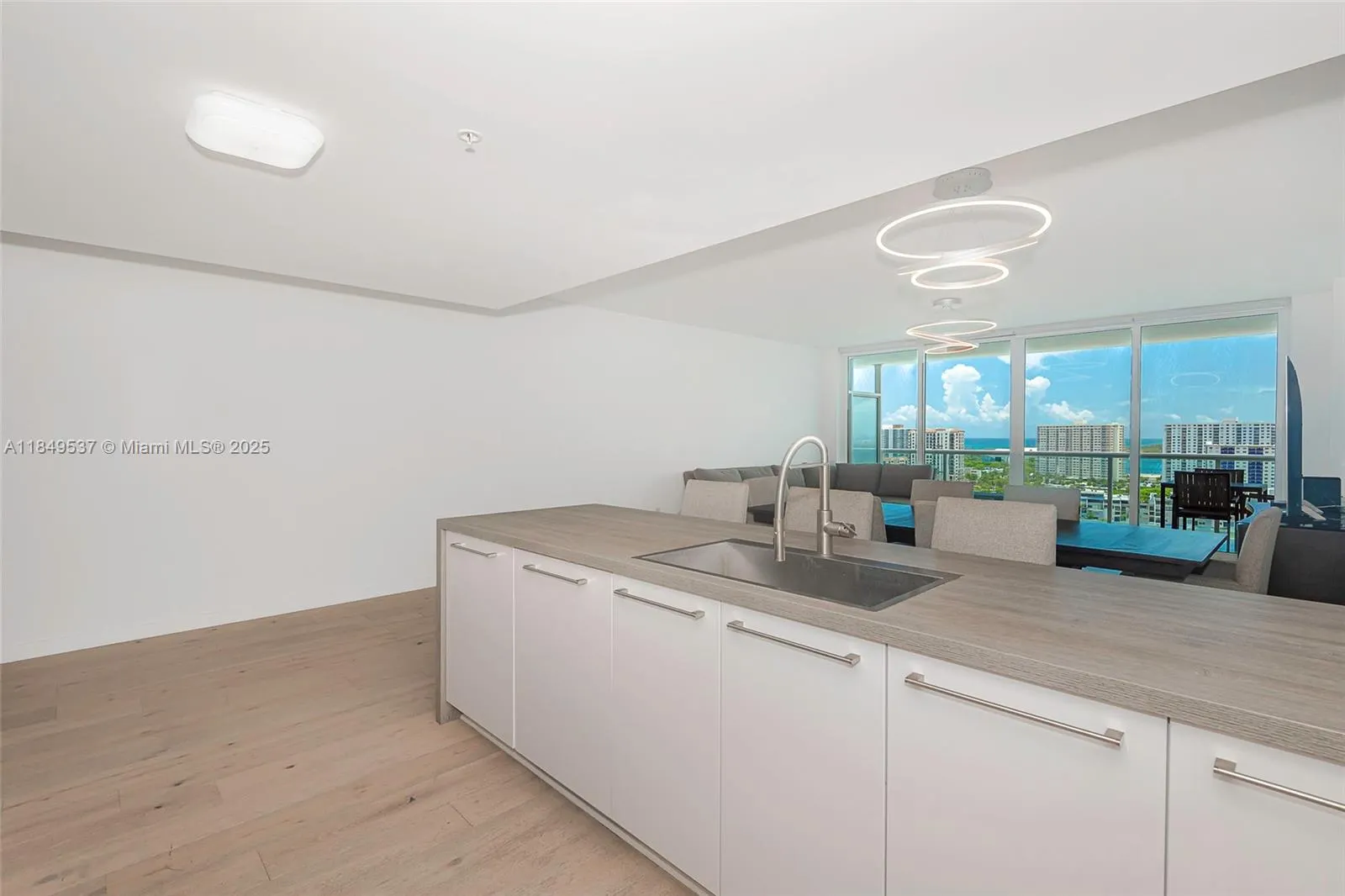 400 Sunny Isles Blvd, #1819