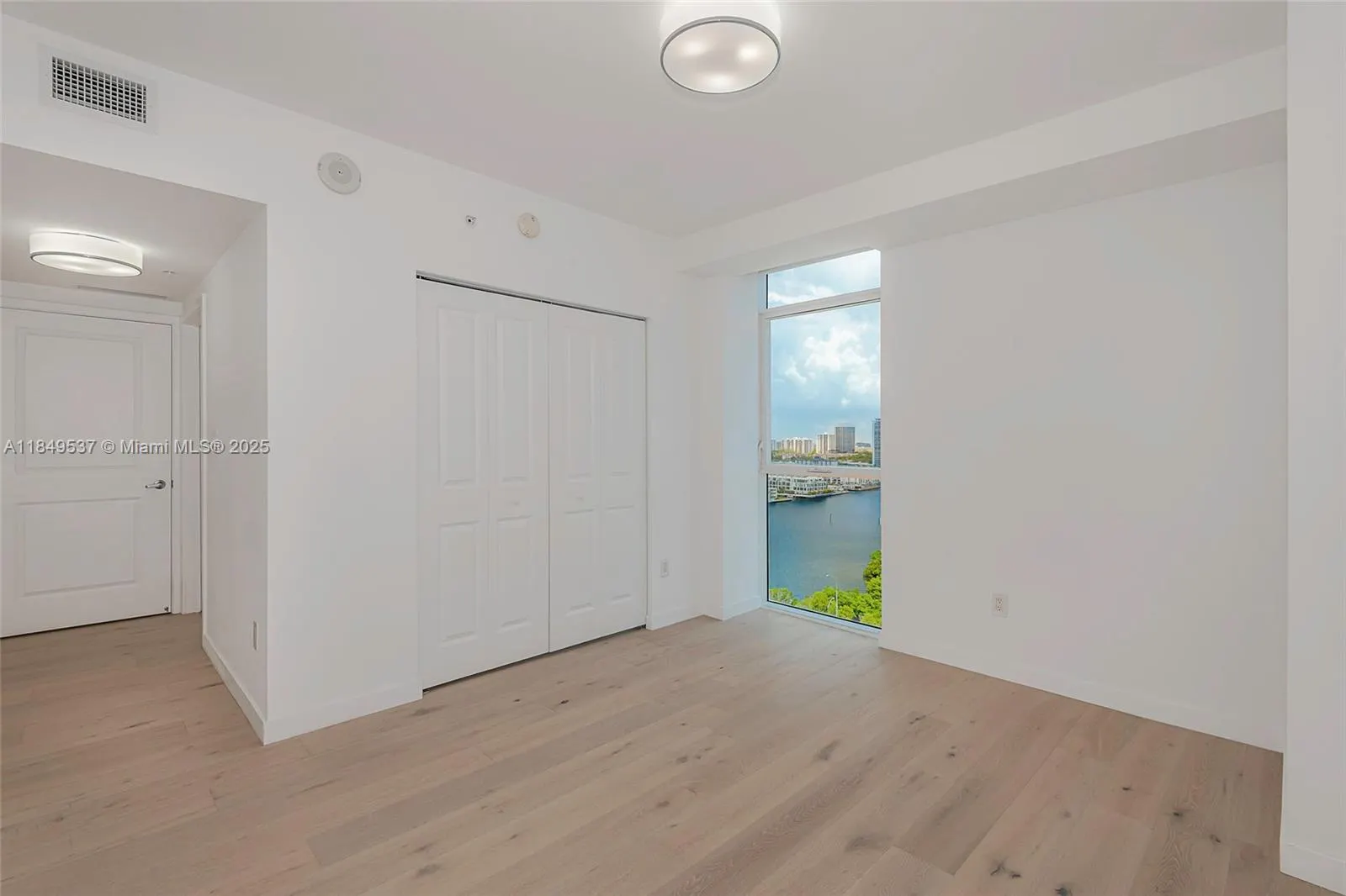 400 Sunny Isles Blvd, #1819