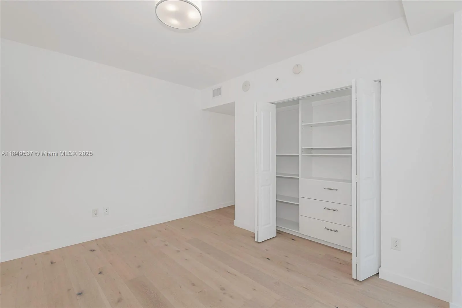 400 Sunny Isles Blvd, #1819