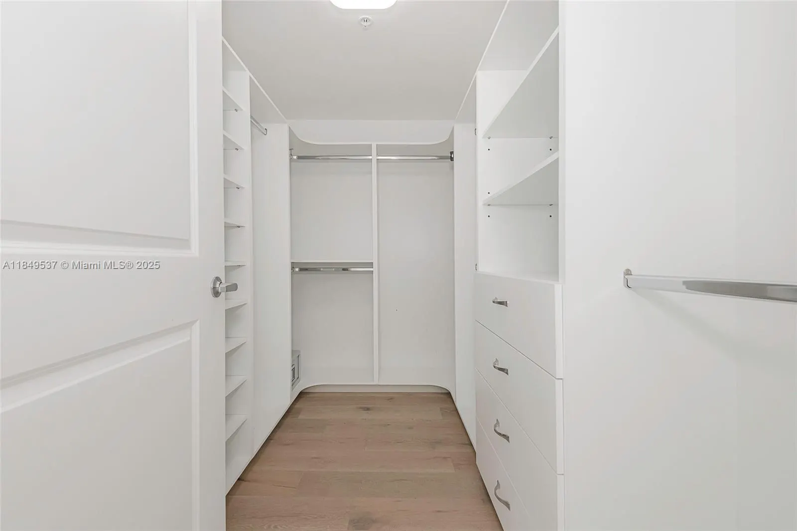 400 Sunny Isles Blvd, #1819