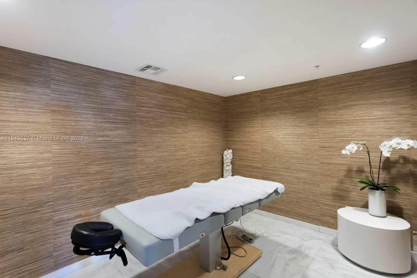400 Sunny Isles Blvd, #1819