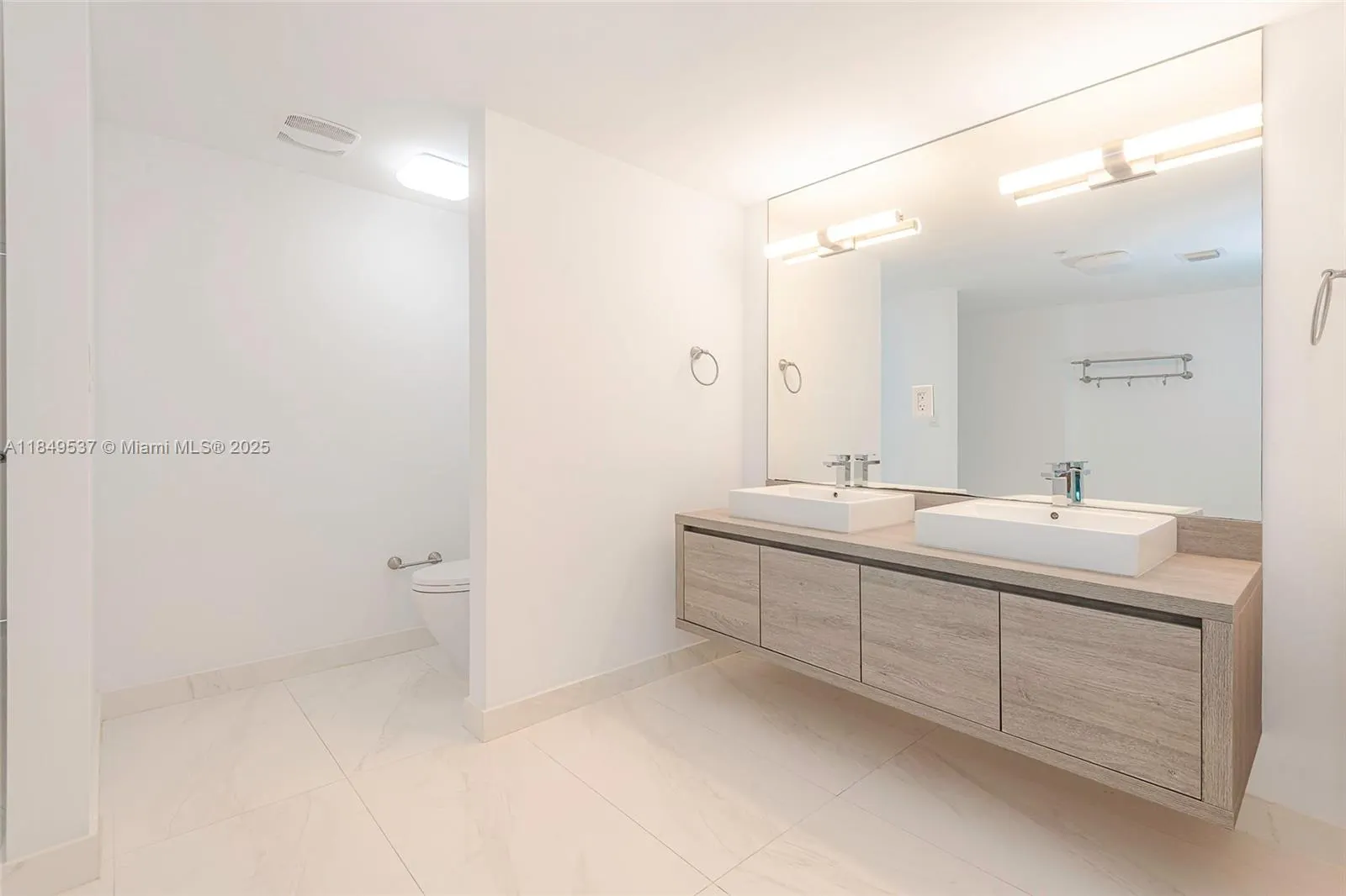 400 Sunny Isles Blvd, #1819