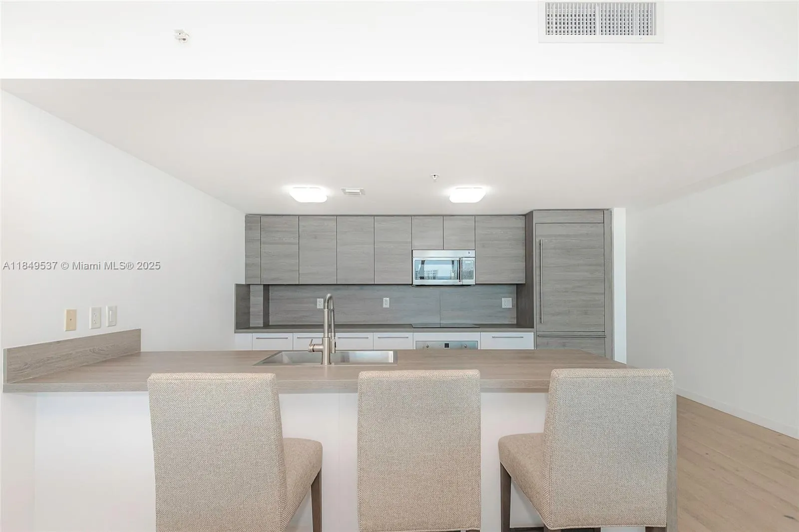 400 Sunny Isles Blvd, #1819
