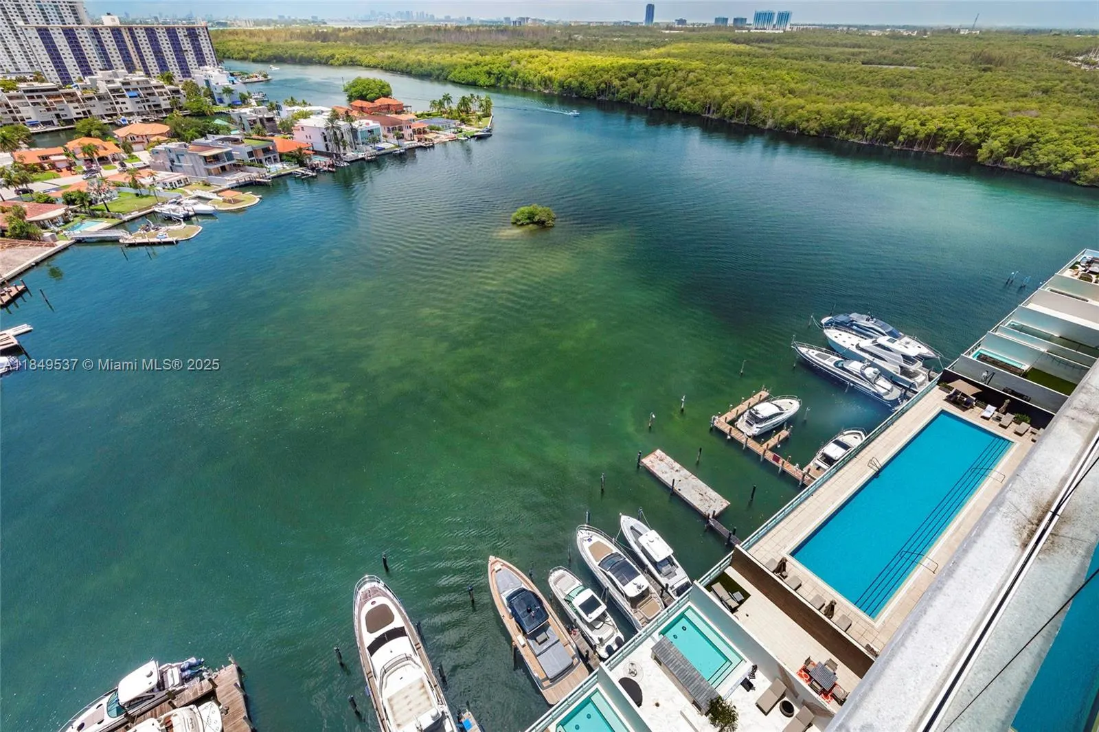 400 Sunny Isles Blvd, #1819