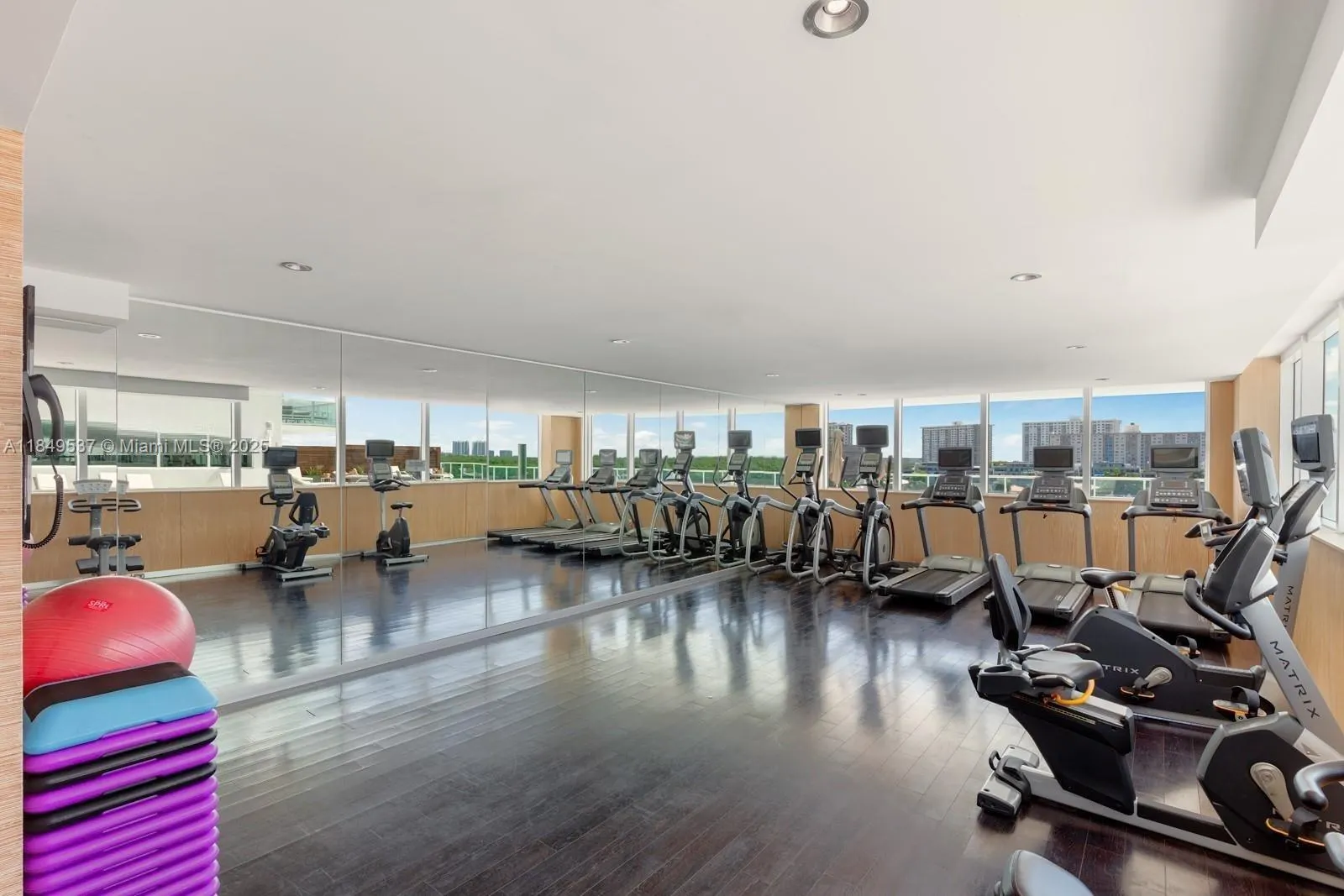 400 Sunny Isles Blvd, #1819