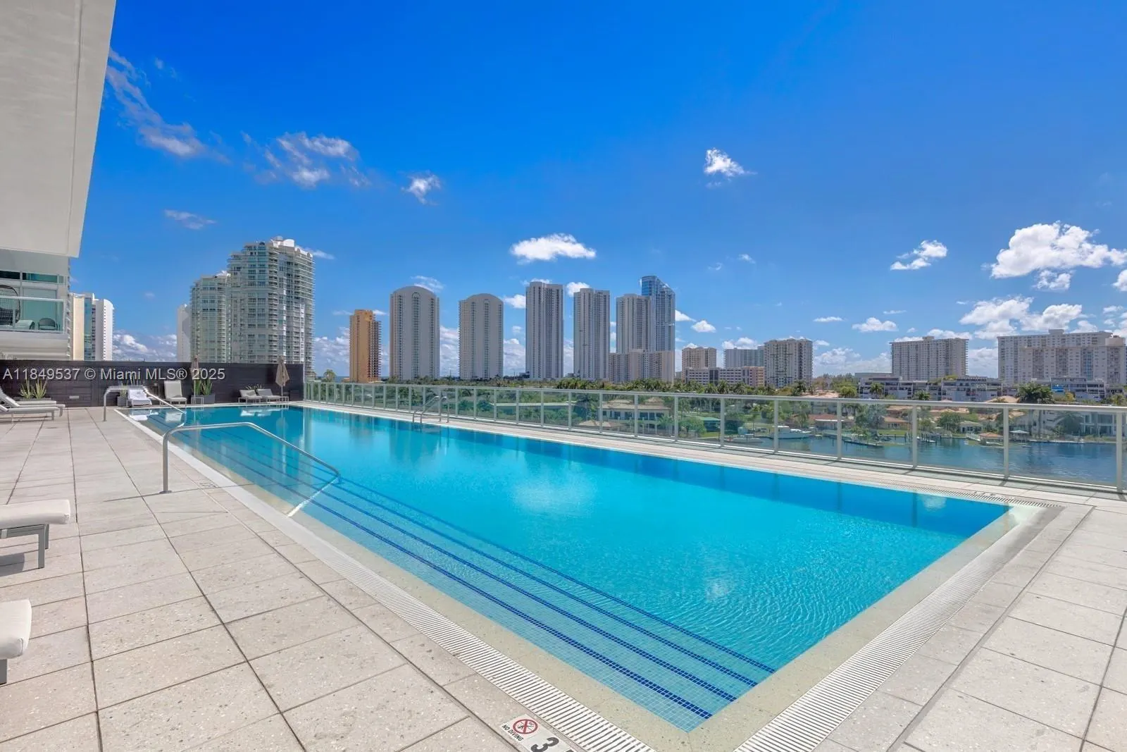 400 Sunny Isles Blvd, #1819