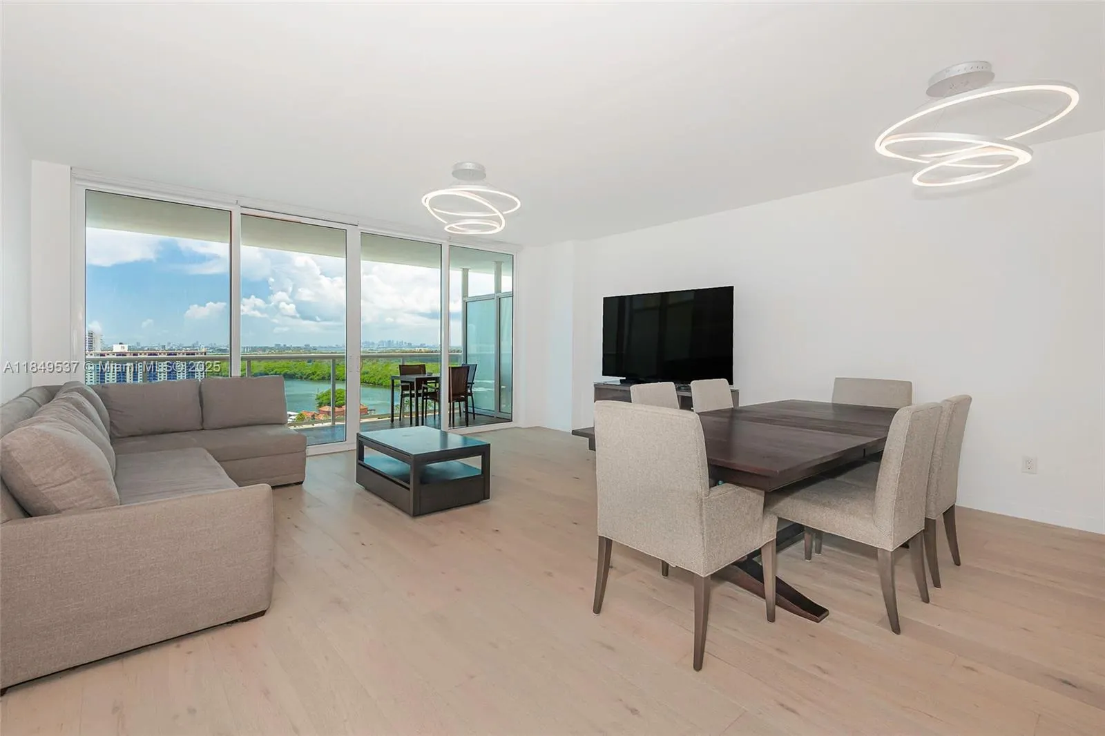 400 Sunny Isles Blvd, #1819