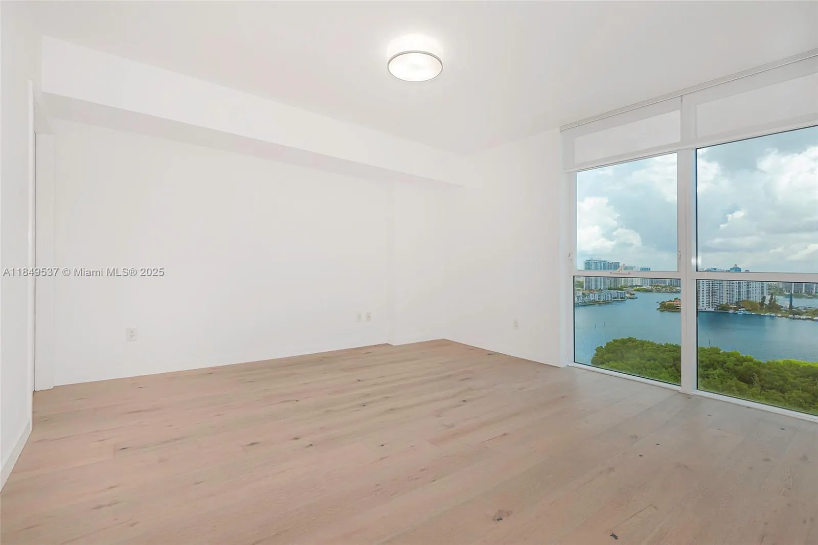400 Sunny Isles Blvd, #1819