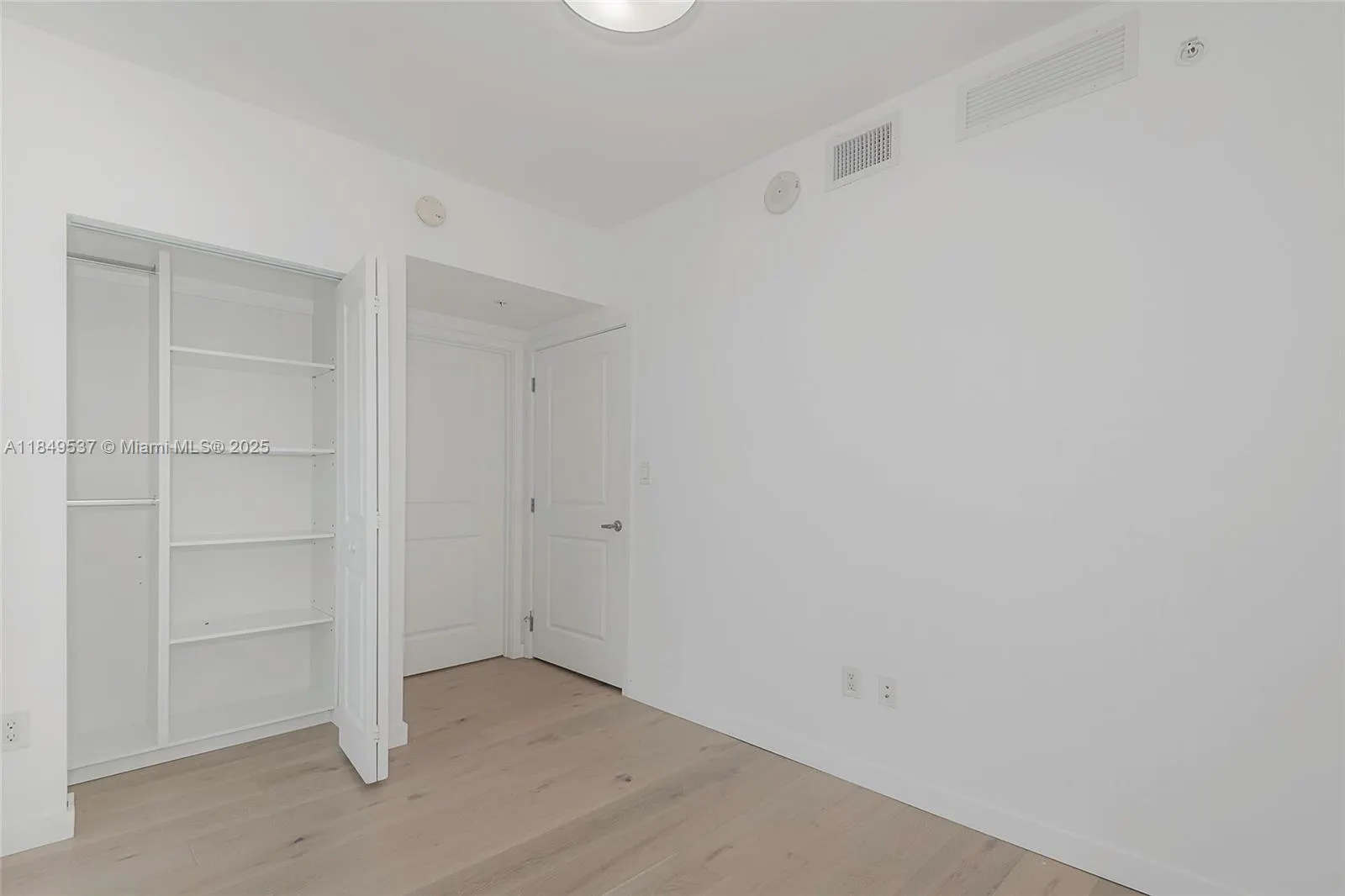 400 Sunny Isles Blvd, #1819