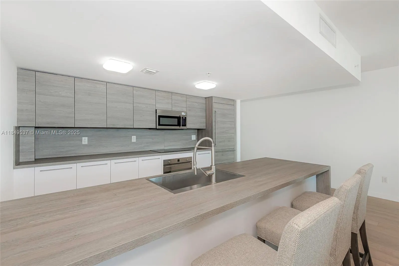 400 Sunny Isles Blvd, #1819