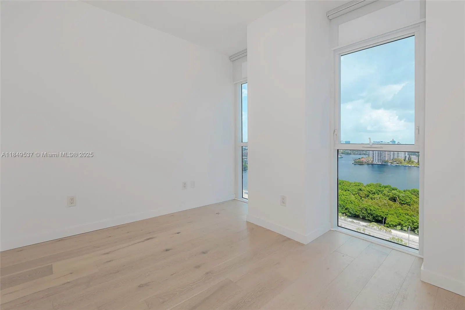 400 Sunny Isles Blvd, #1819