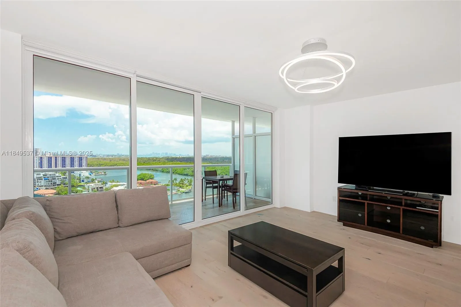 400 Sunny Isles Blvd, #1819