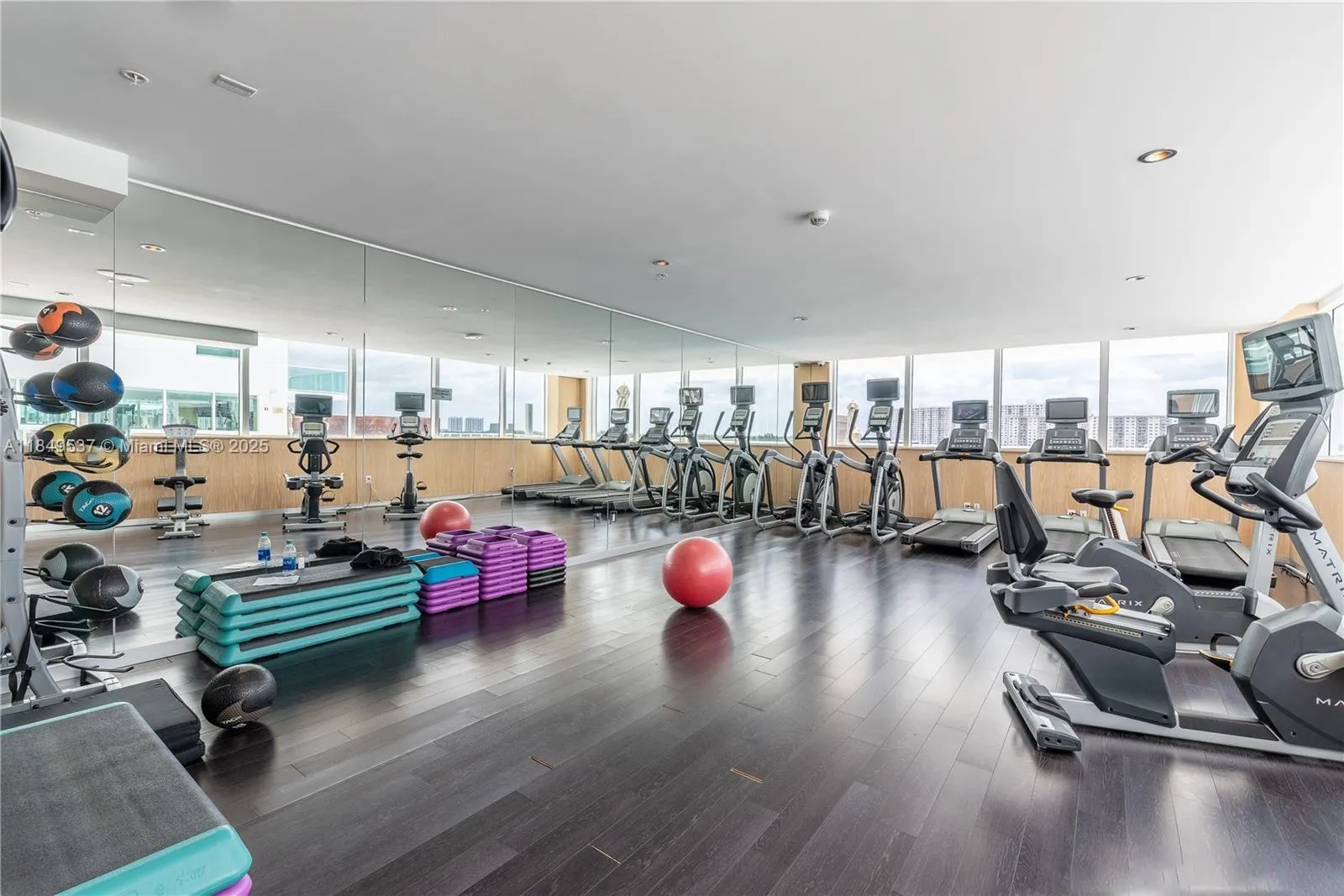 400 Sunny Isles Blvd, #1819