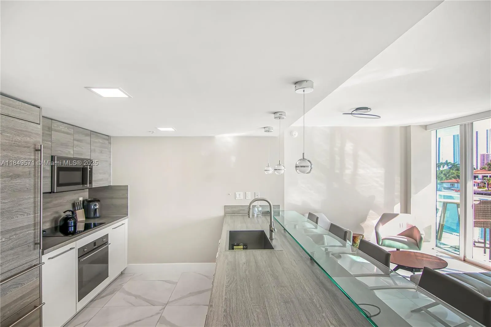 400 Sunny Isles Blvd, #307