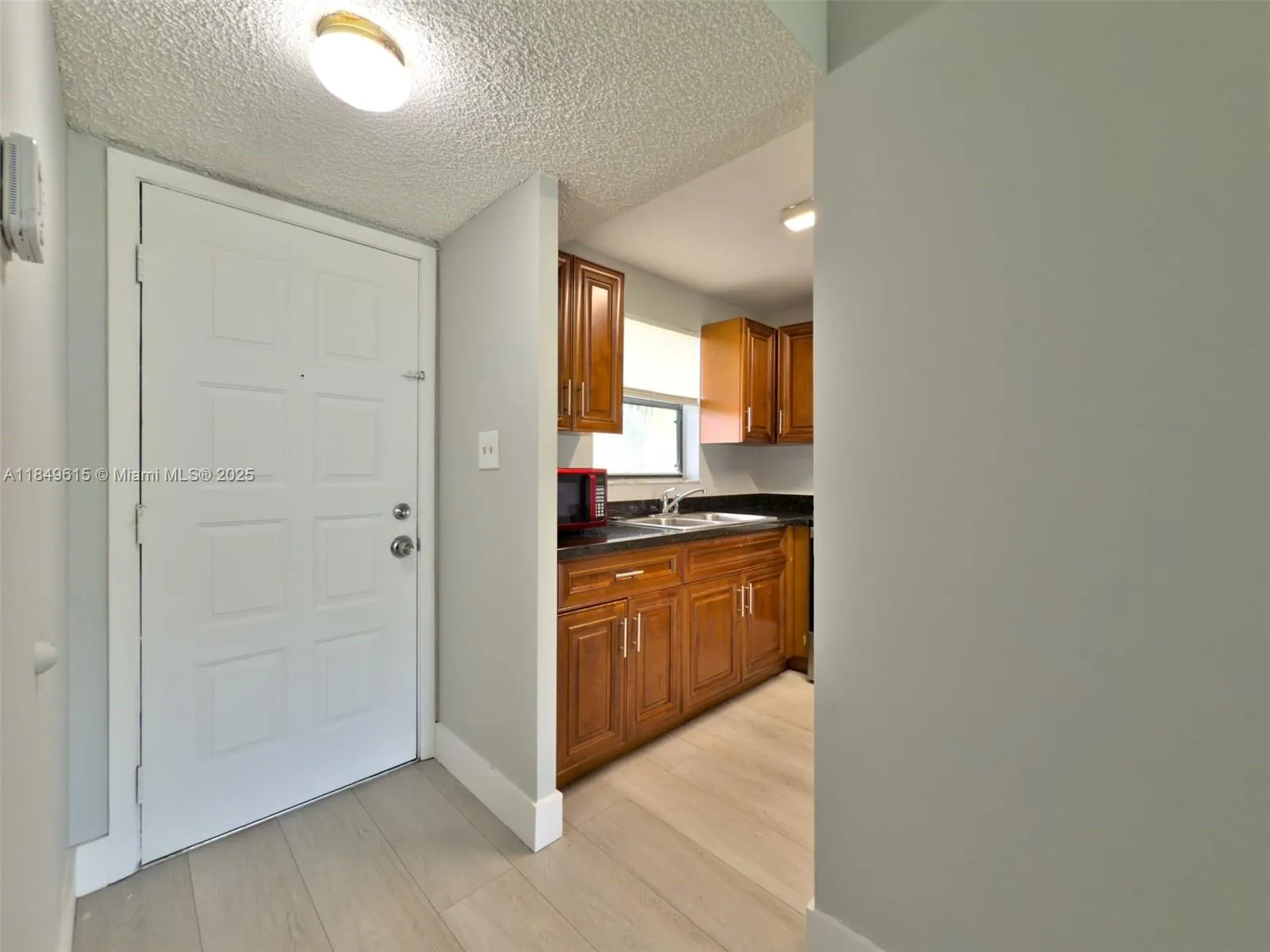 6001 Shakerwood Cir, #104