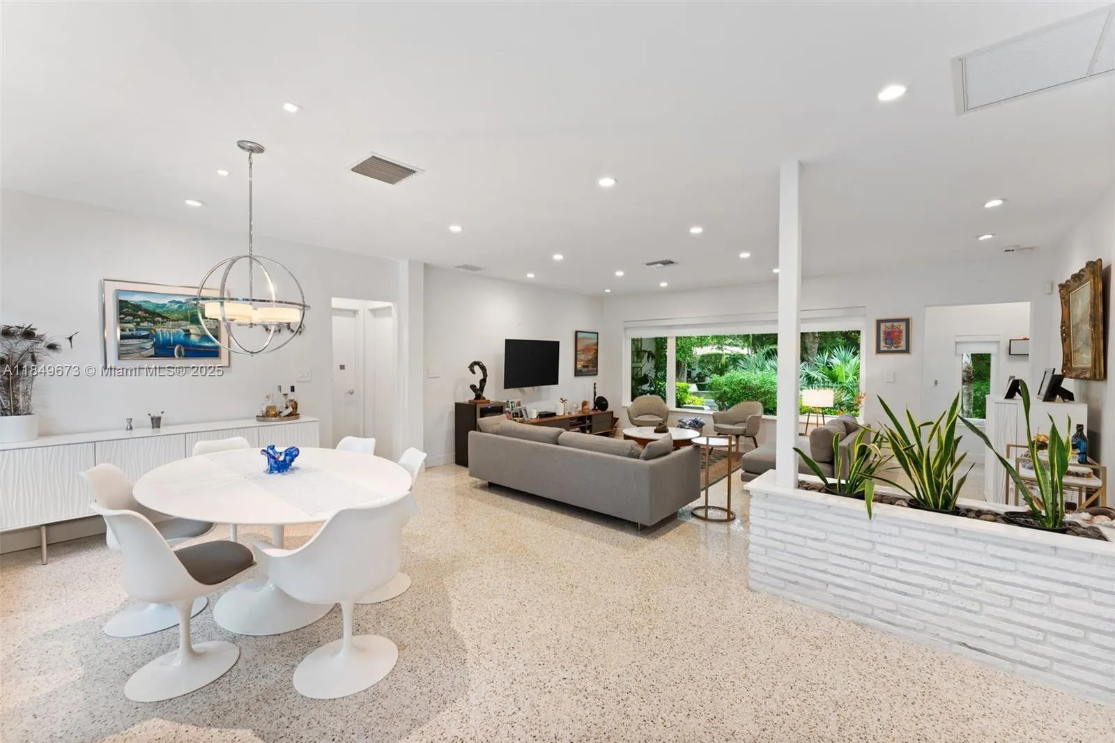 415 Garlenda Ave