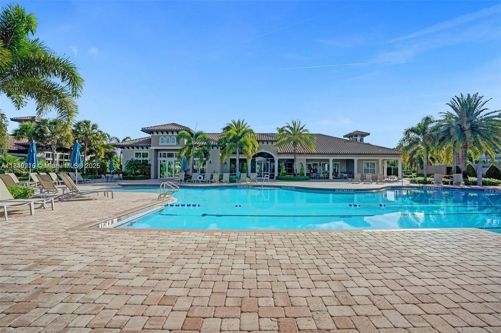 3813 Greenway Dr