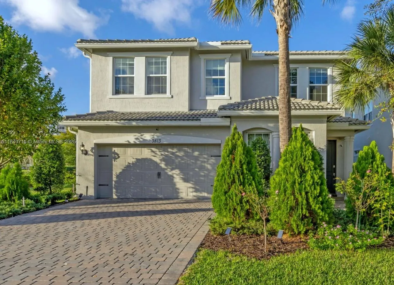 3813 Greenway Dr