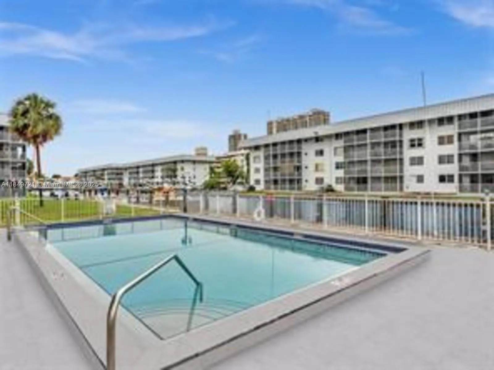 3600 NE 170th St, #102