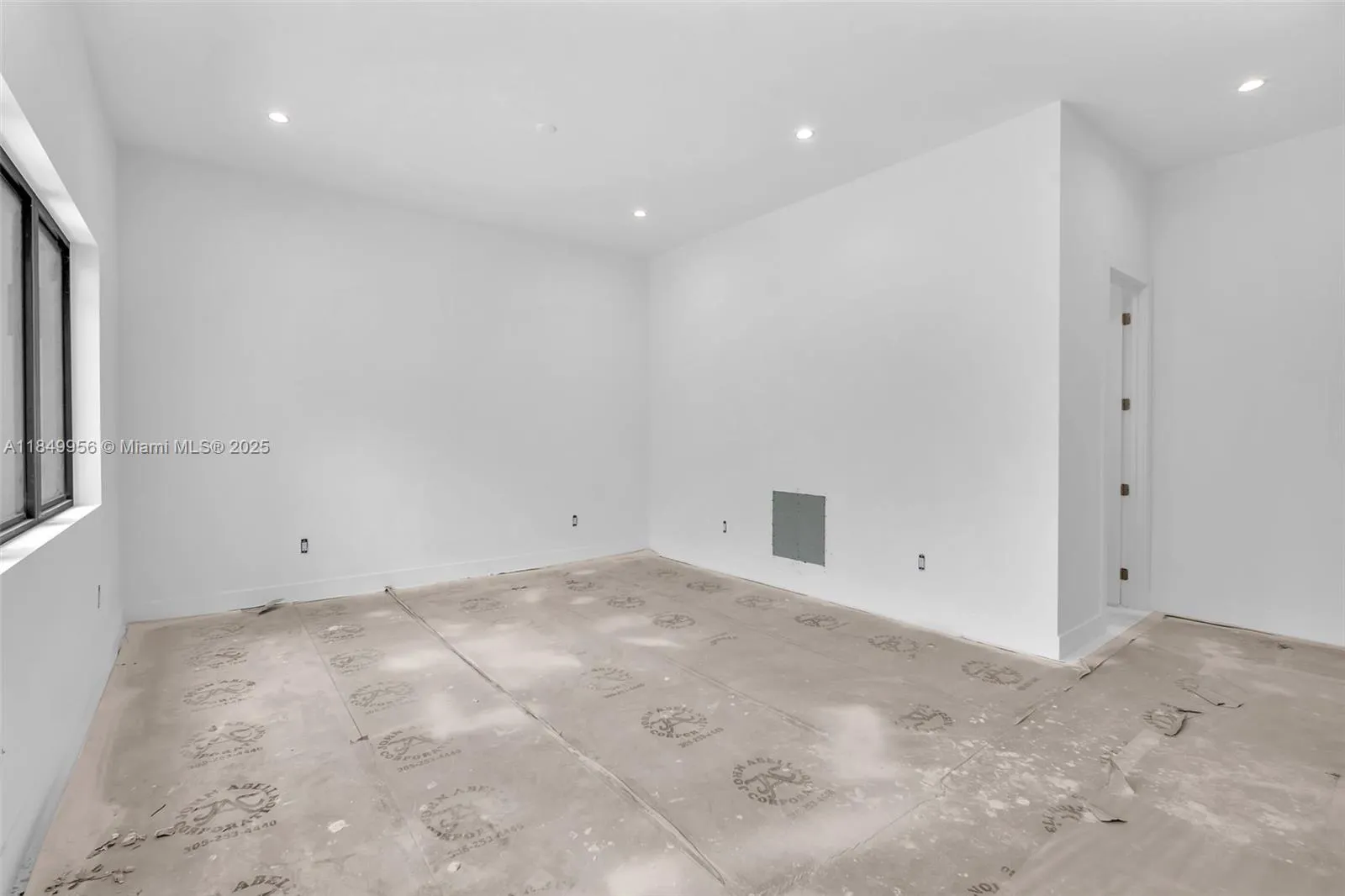 5718 W Ashwood Cir W