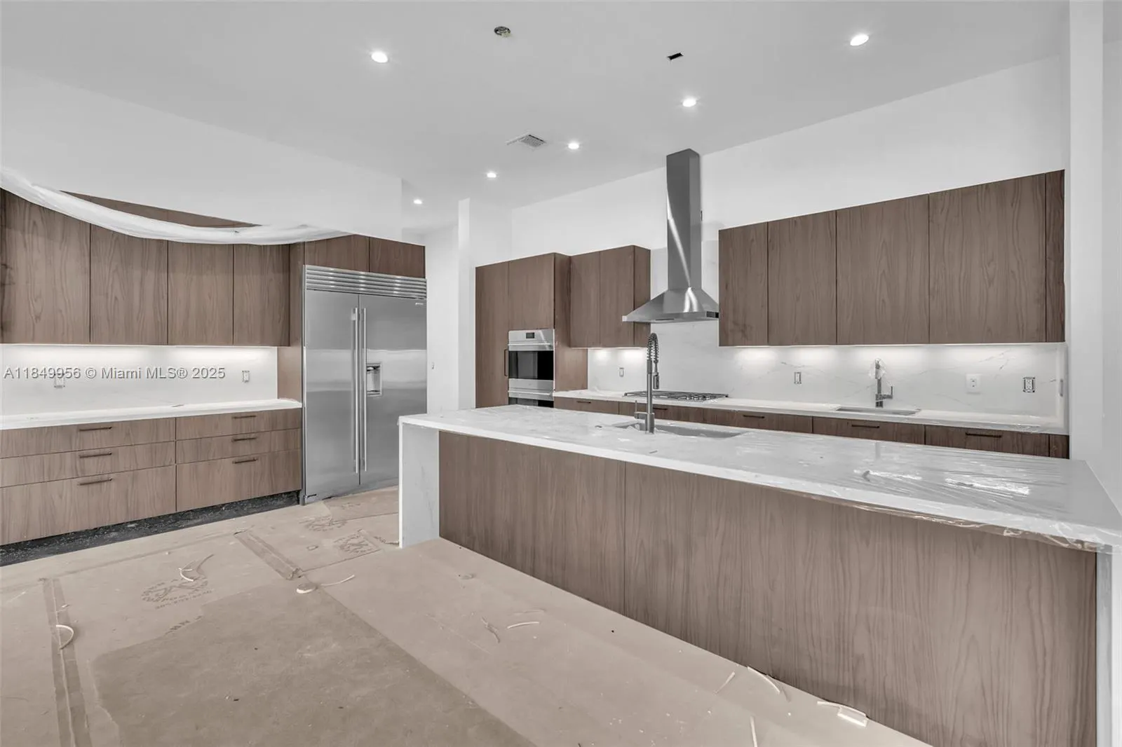 5718 W Ashwood Cir W