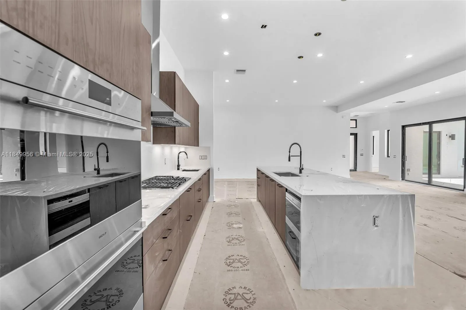 5718 W Ashwood Cir W