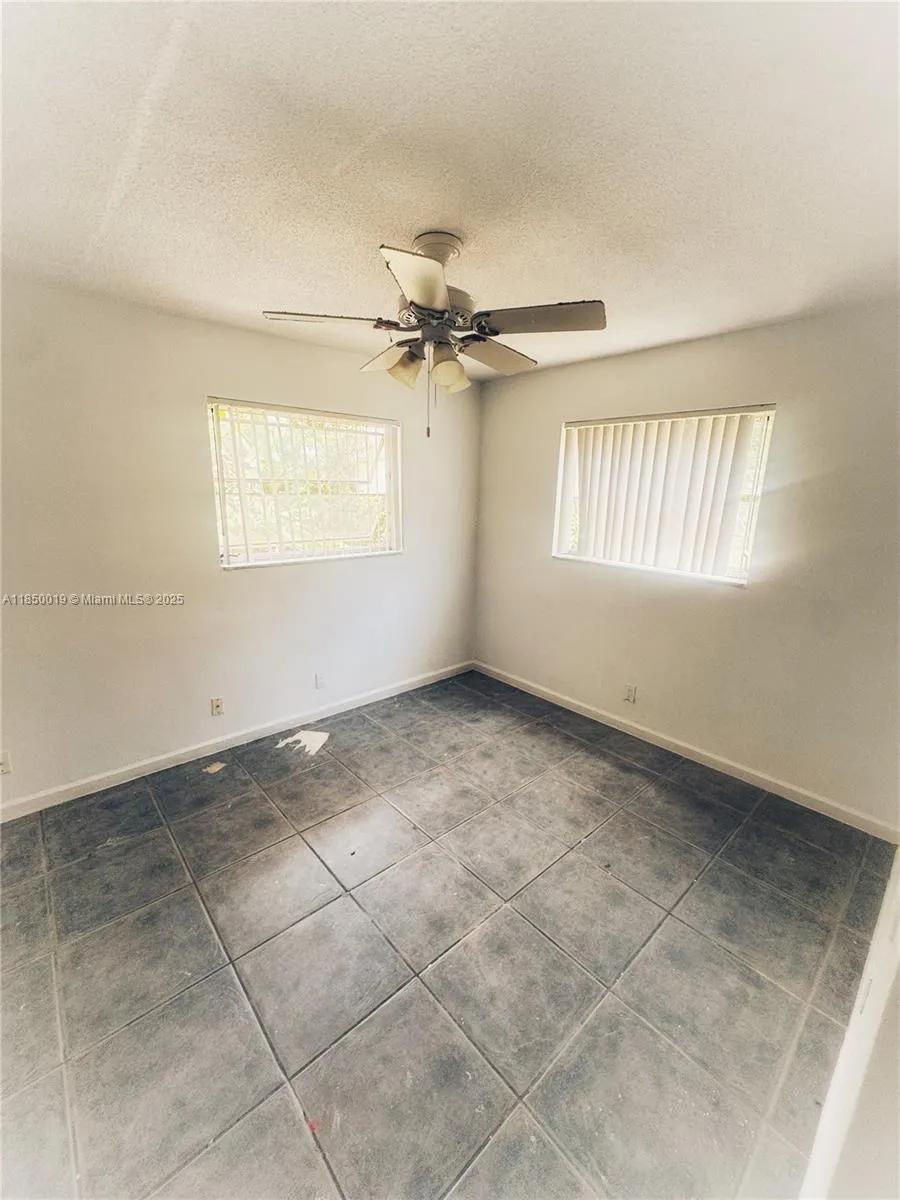 2609 NW 54th St