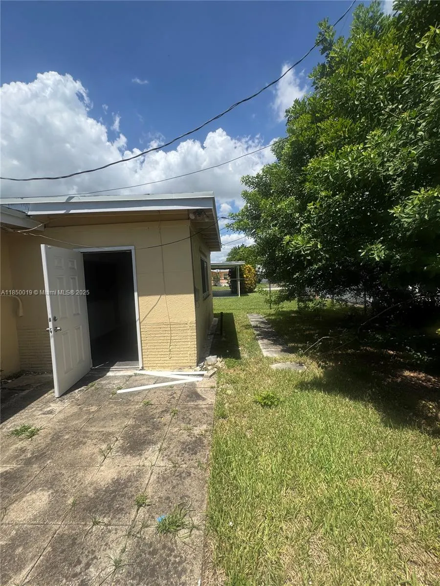 2609 NW 54th St