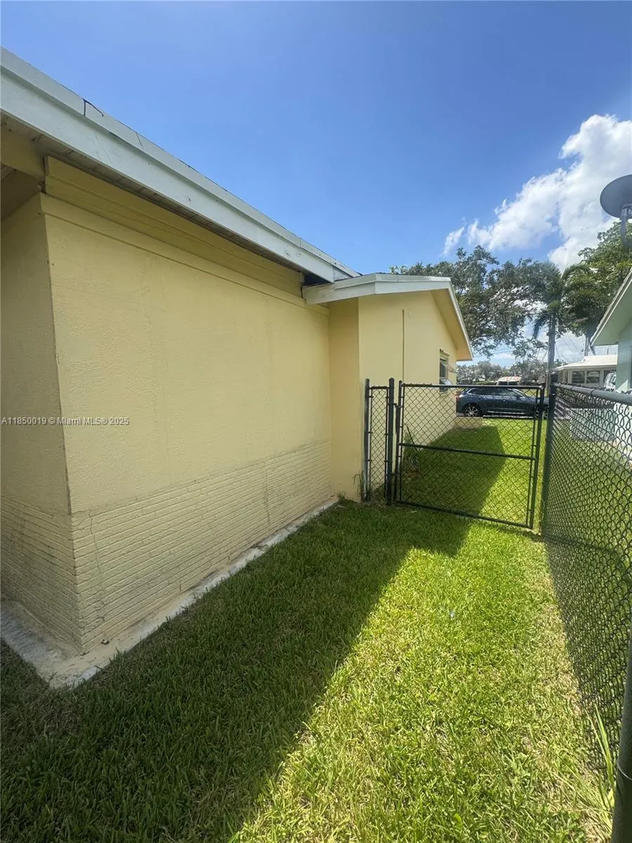 2609 NW 54th St
