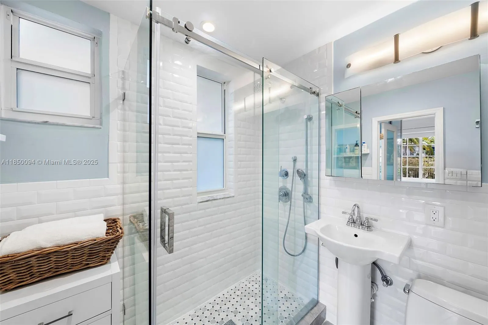 1569 Michigan Ave, #10