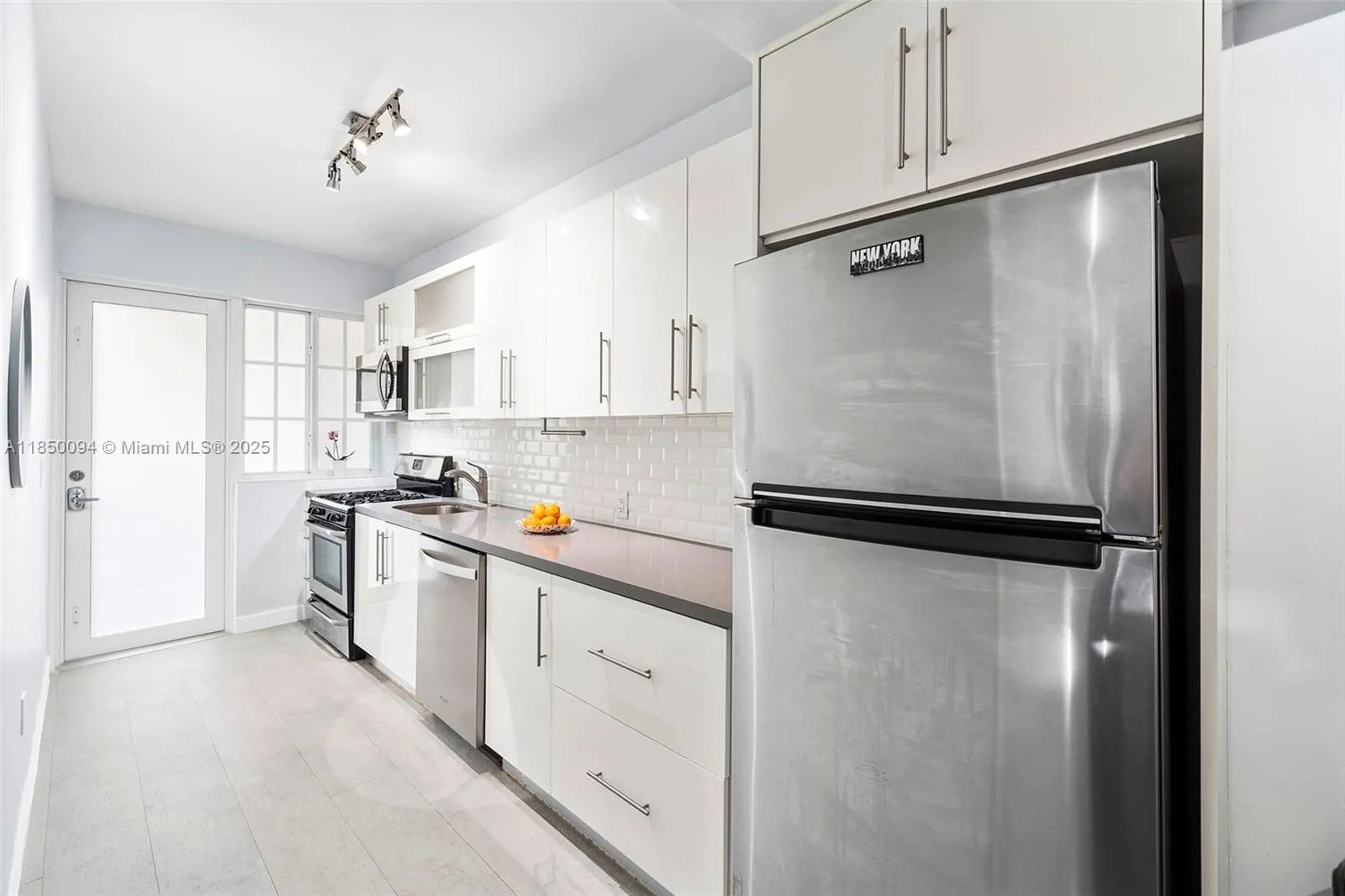 1569 Michigan Ave, #10