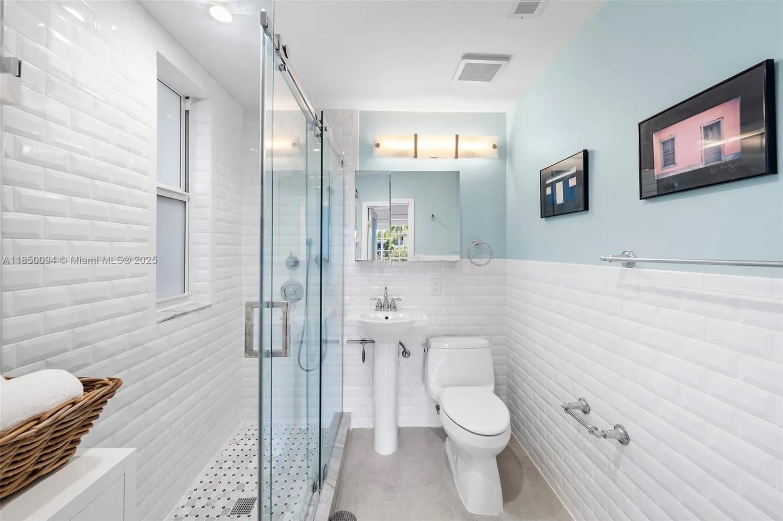 1569 Michigan Ave, #10