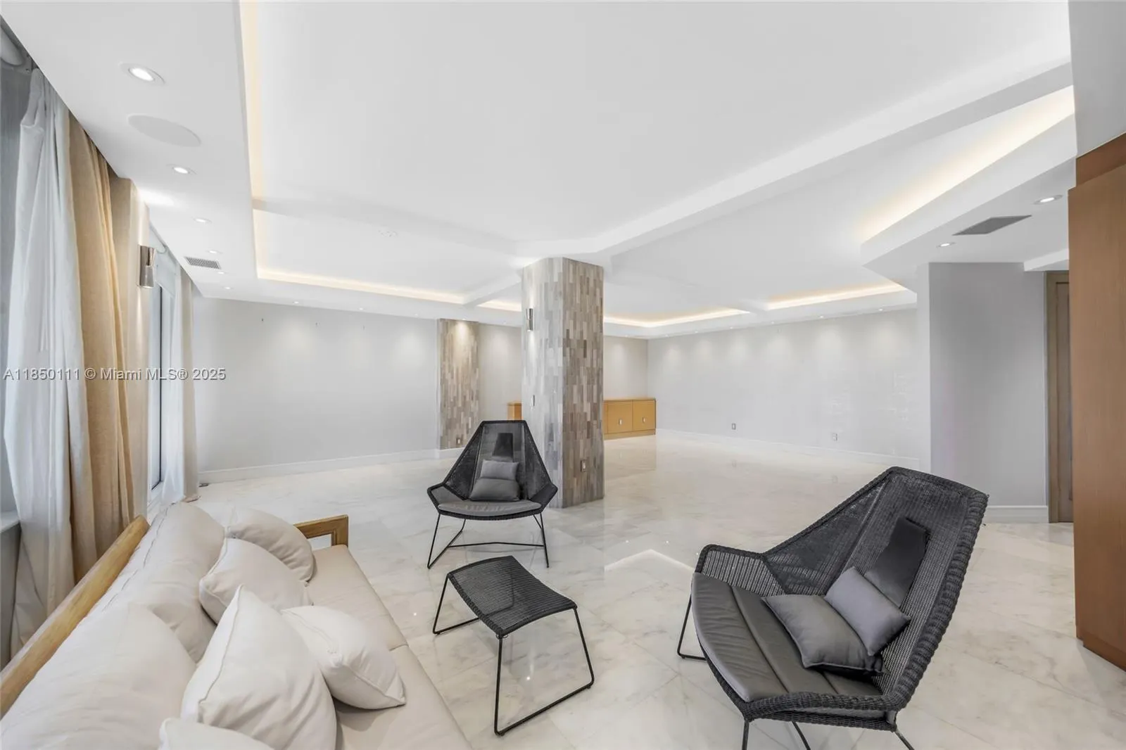 9801 Collins Ave, #PH11 Great Renovation