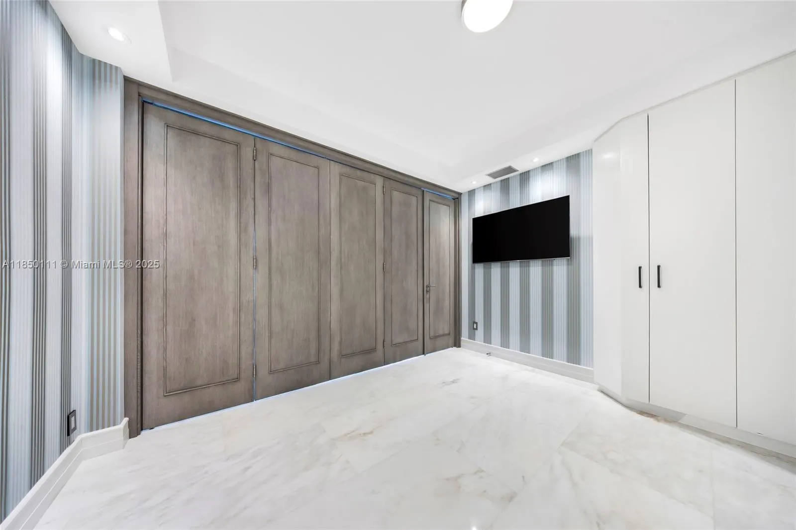 9801 Collins Ave, #PH11 Great Renovation