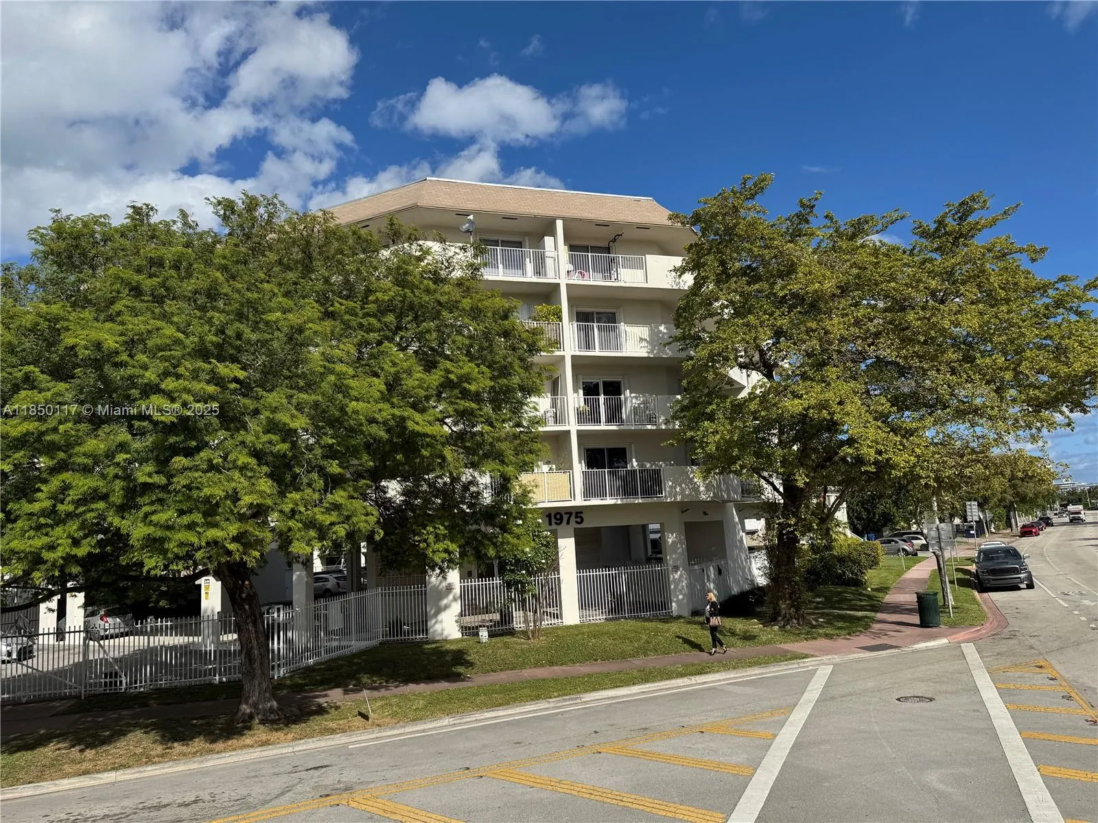 1975 Normandy Dr, #504