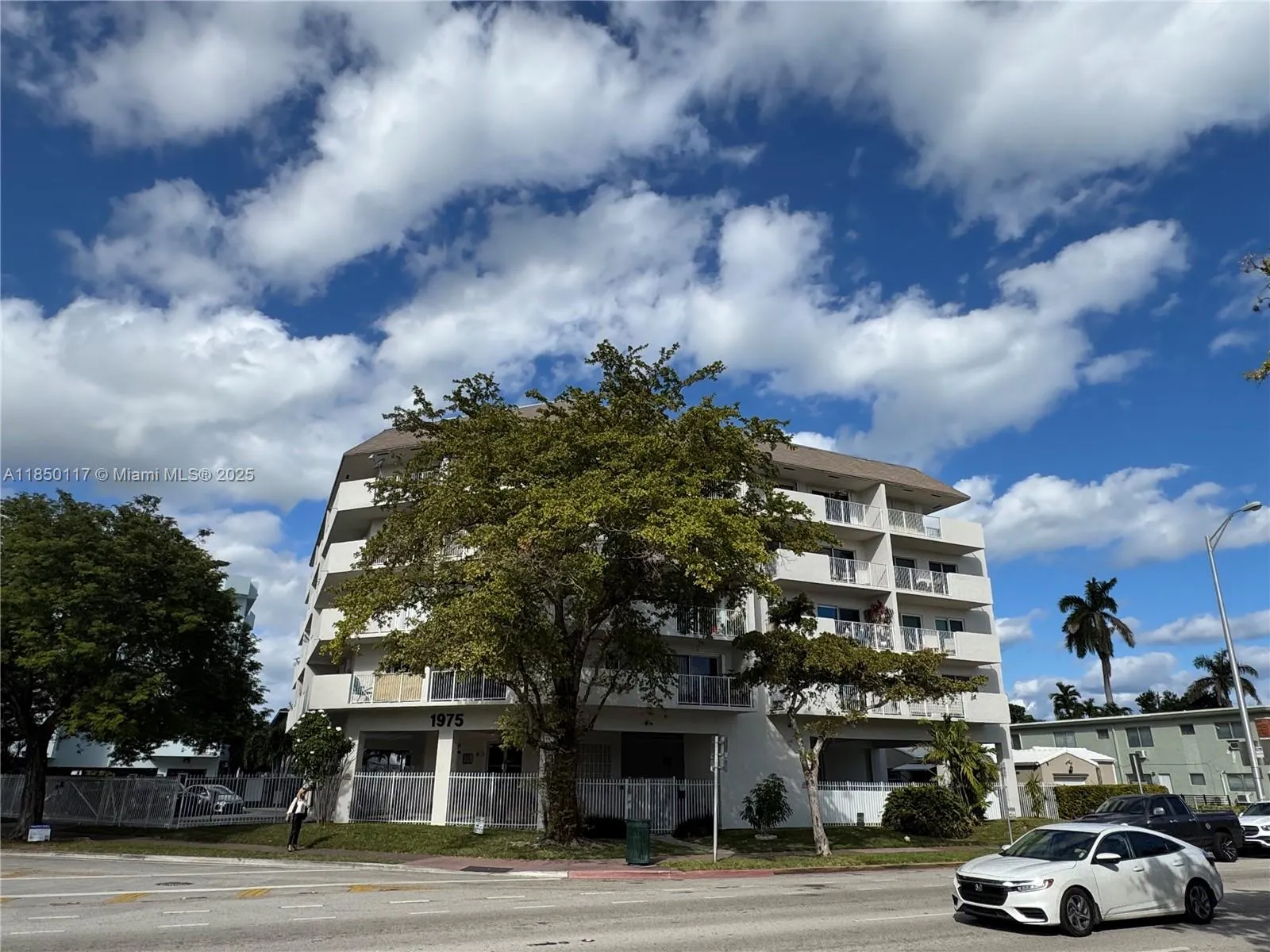 1975 Normandy Dr, #504