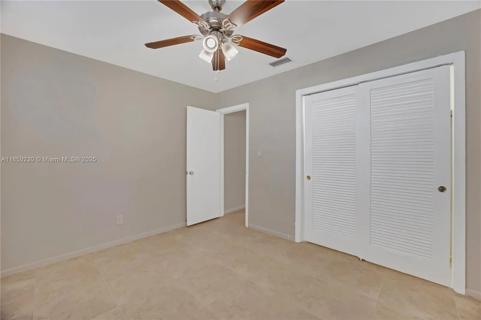 830 SW 18th St