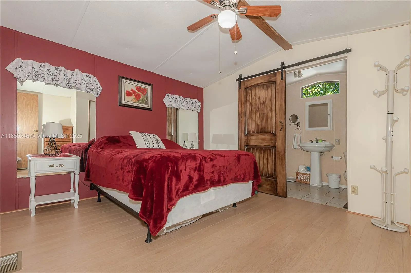 8 Highborne Ln