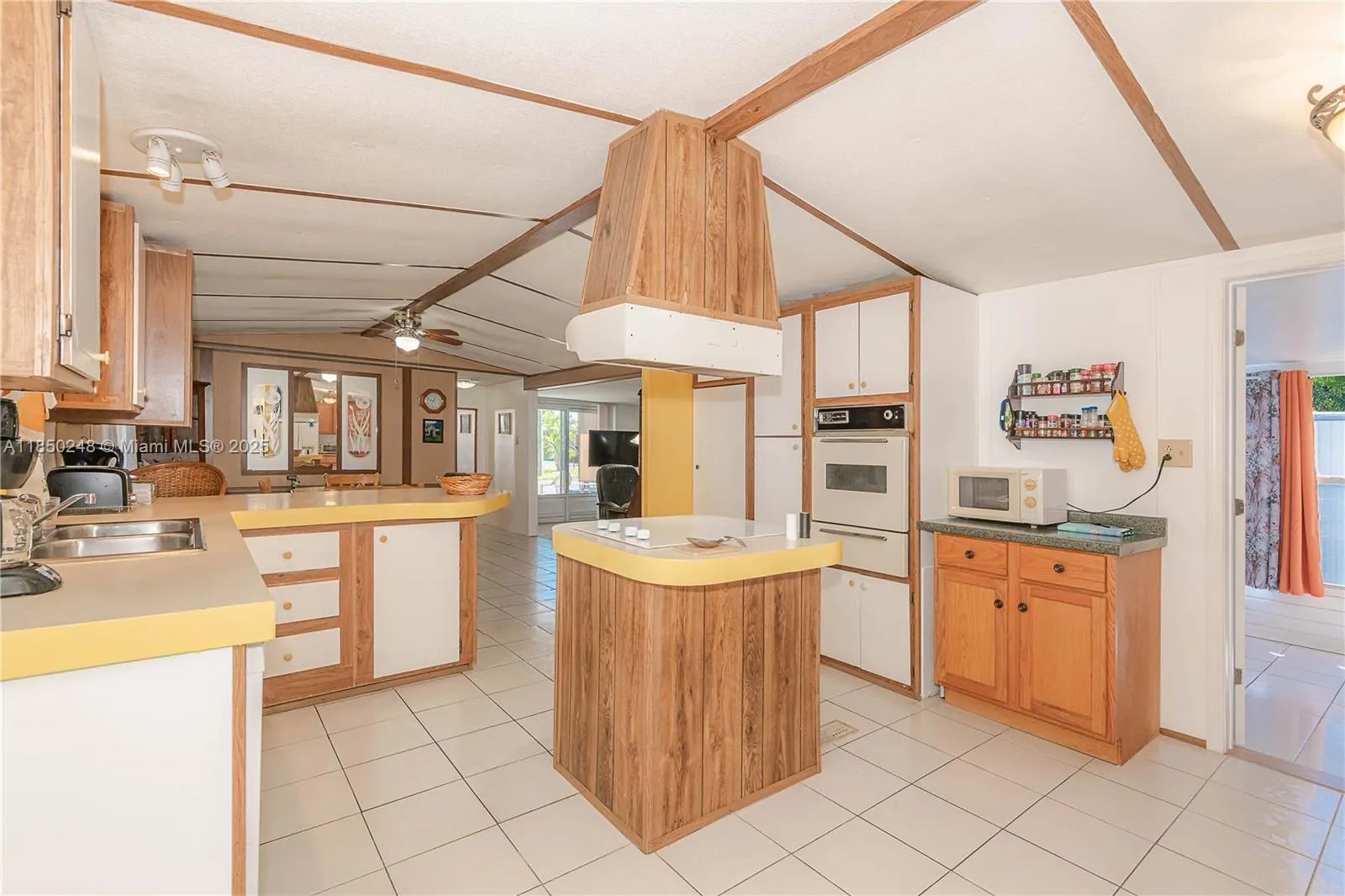 8 Highborne Ln