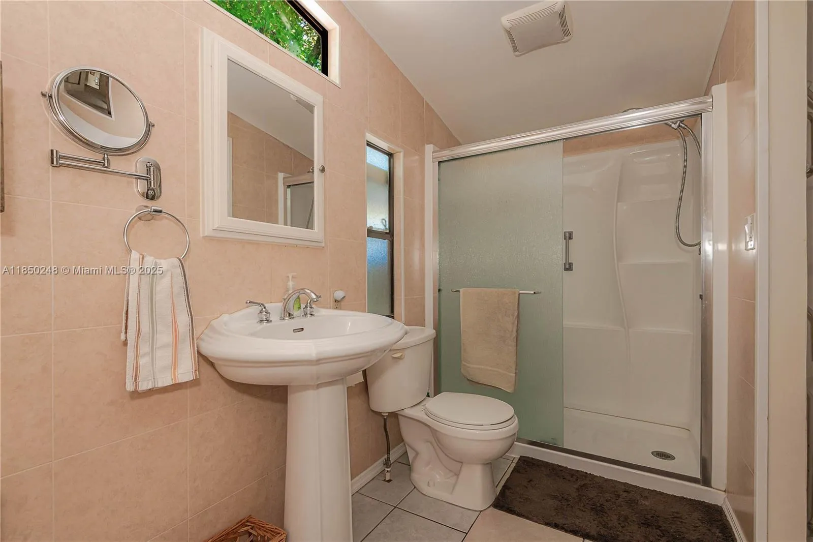 8 Highborne Ln