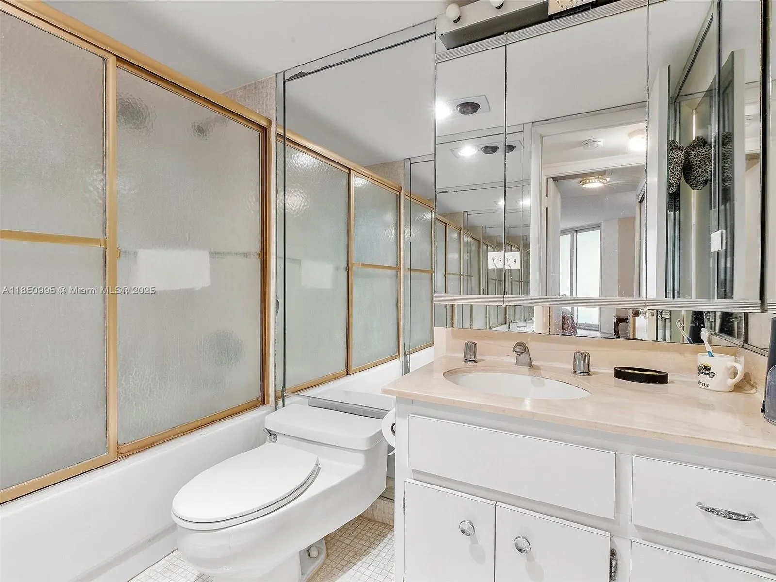 5555 Collins Ave, #4S