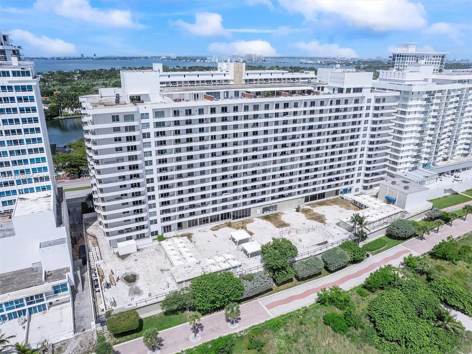 5555 Collins Ave, #4S