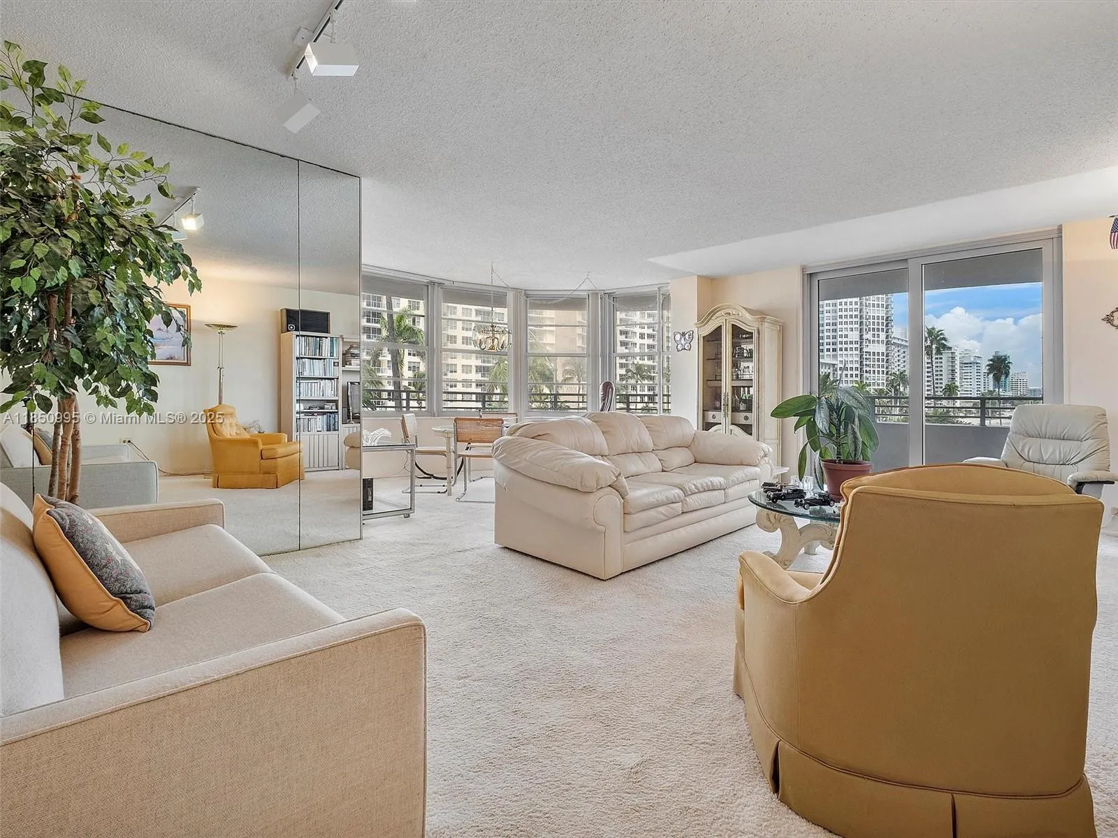 5555 Collins Ave, #4S