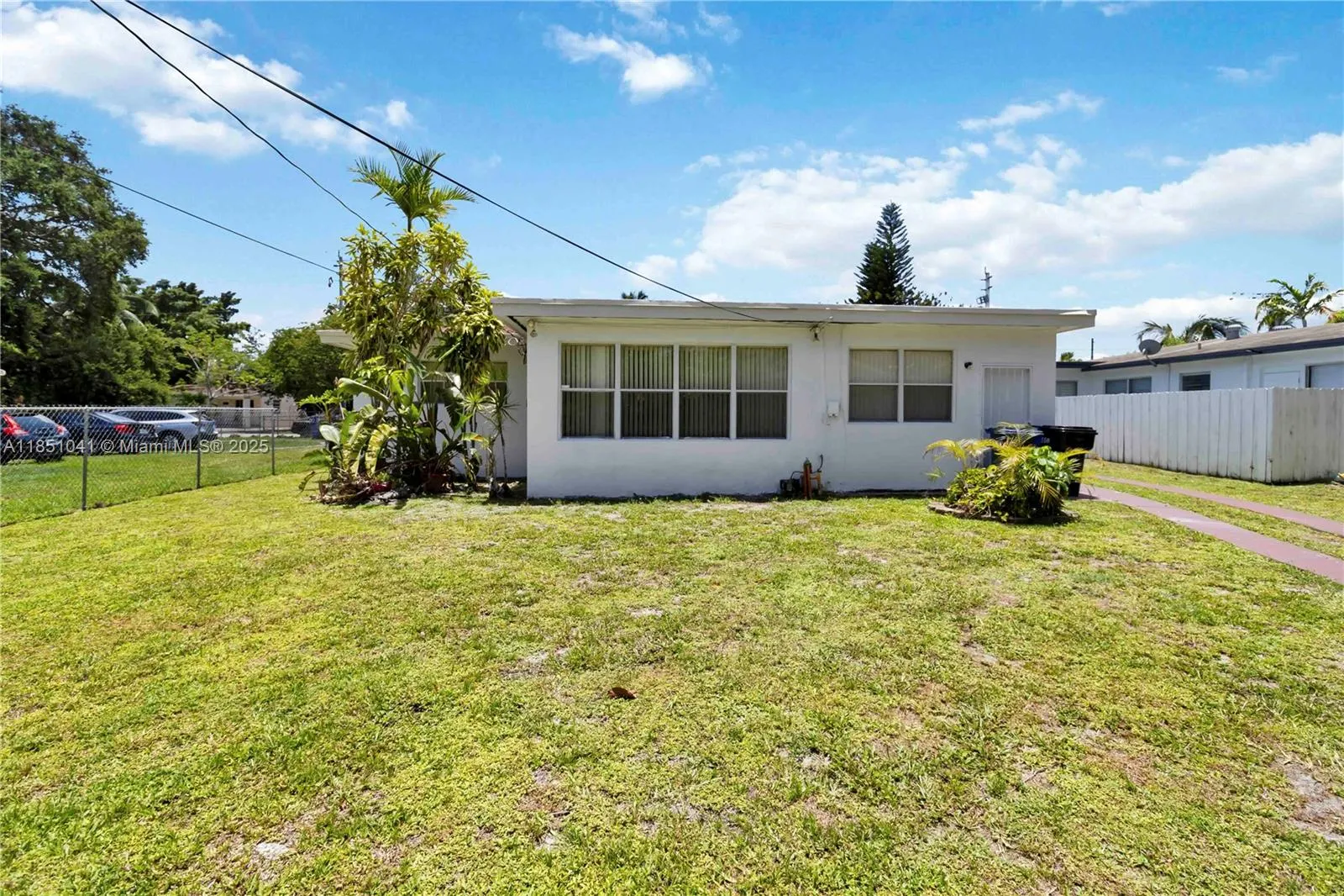 1545 NE 158th St