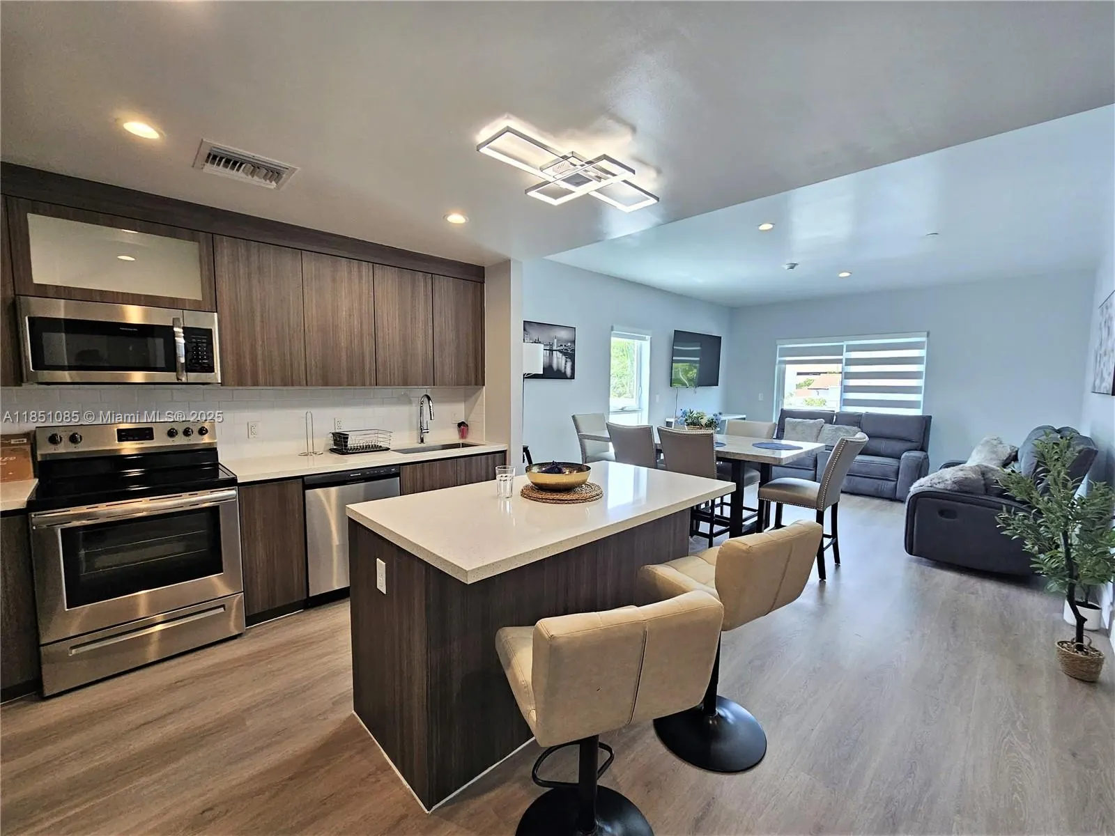 1938 Jackson St, #202