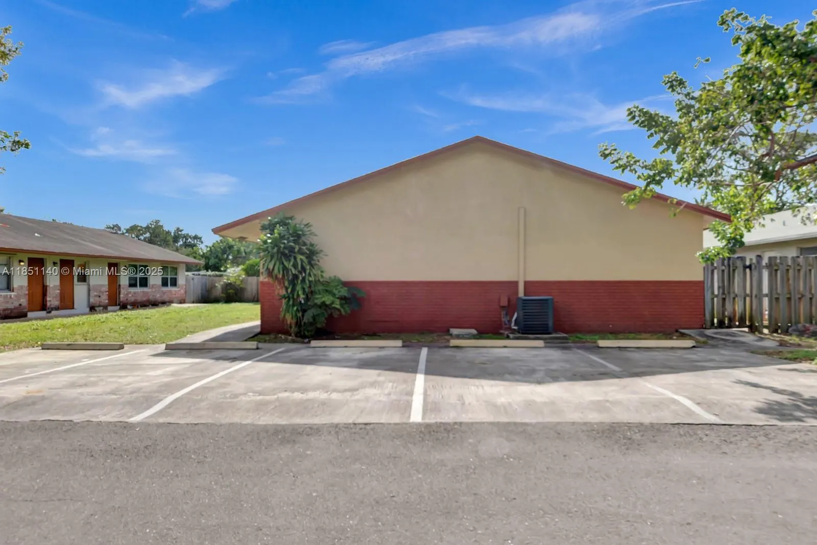 2610 Riverland Dr