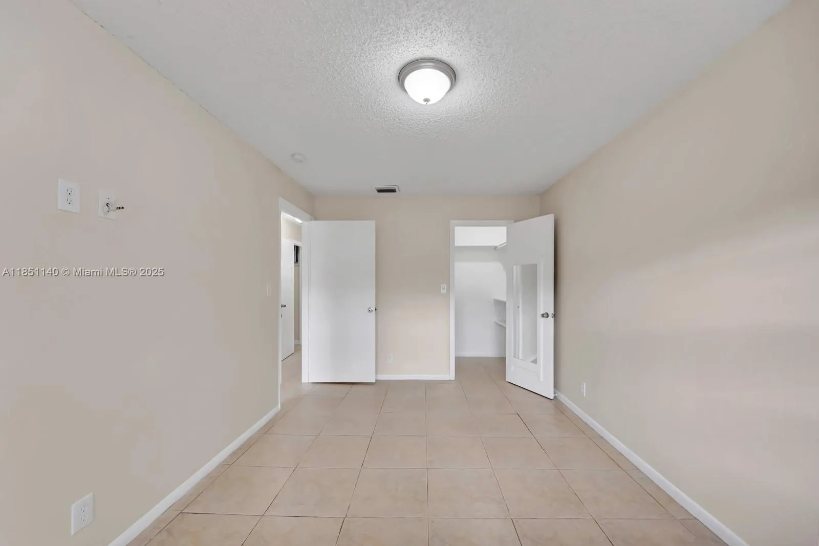 2610 Riverland Dr