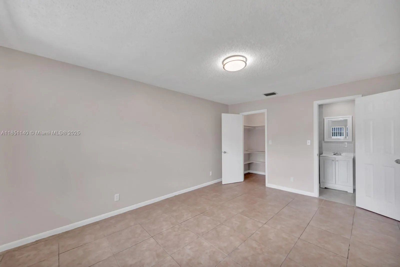 2610 Riverland Dr